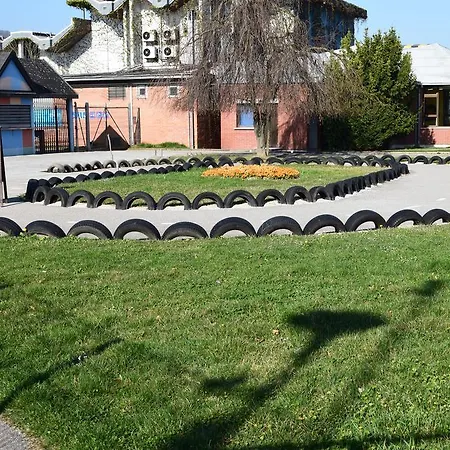 Апартаменты Borovnica Catez *