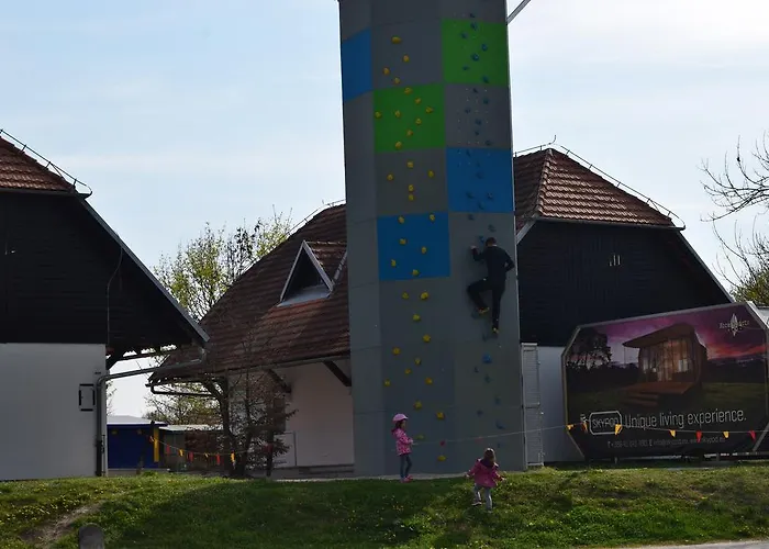 Borovnica Catez Апартаменты